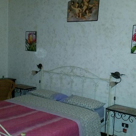 לינה וארוחת בוקר רג'יו די קאלאבריה Il Balcone Sullo Stretto חדר תמונה